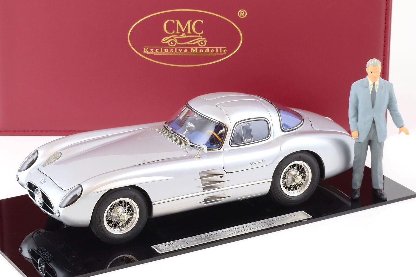 Mercedes-Benz 300 SLR Uhlenhaut Coupé mit Figur von Rudolf Uhlenhaut