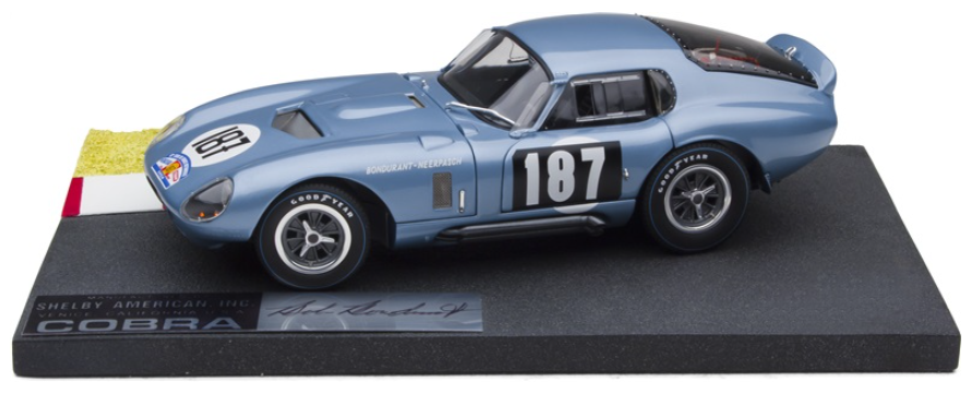 Shelby Cobra Daytona mit Bodenplatte & Autogramm