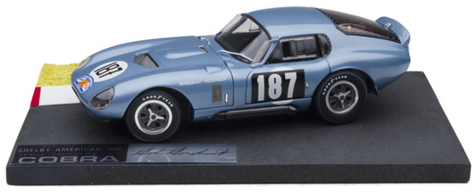 Shelby Cobra Daytona mit Bodenplatte & Autogramm